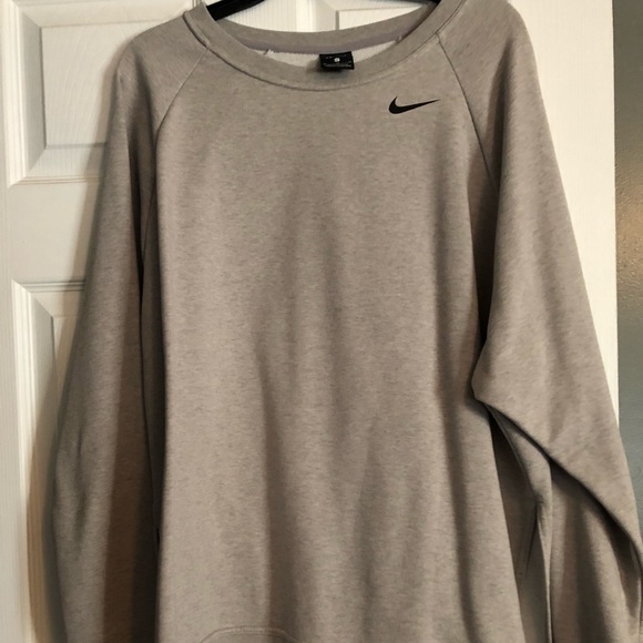 light gray nike sweatshirt